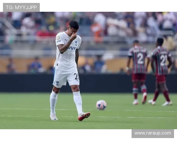 仓库门将 7 次扑救难挡 10 球!请假踢世俱杯:经济压力下对决拜仁值了 仓库门将 7 次扑救难挡 10 球!请假踢世俱杯:经济压力下对决拜仁值了