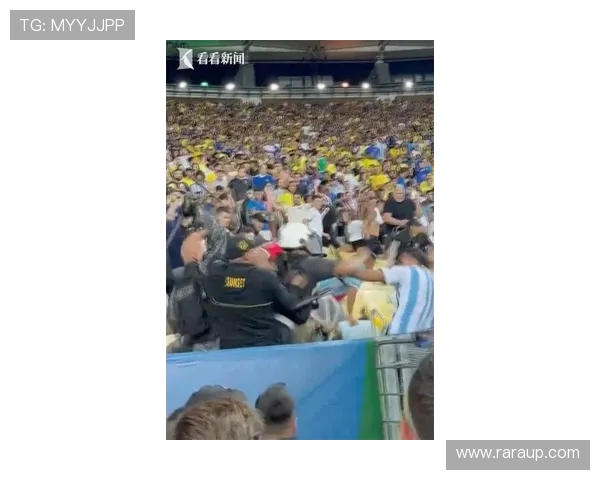 苏州队赛后打扫更衣室传递正能量 留言:保持热爱共铸苏超未来(1) 苏州队赛后打扫更衣室传递正能量 留言:保持热爱共铸苏超未来(1)